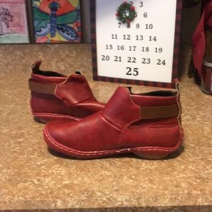 Red shoe boots